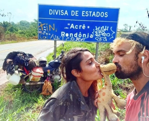 casal viaja pelo Brasil em moto