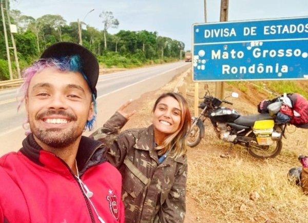 casal viaja pelo Brasil em moto