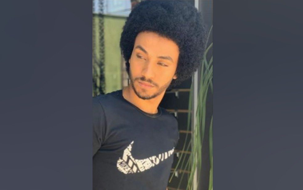 goias ex-modelo denuncia racismo homofobia