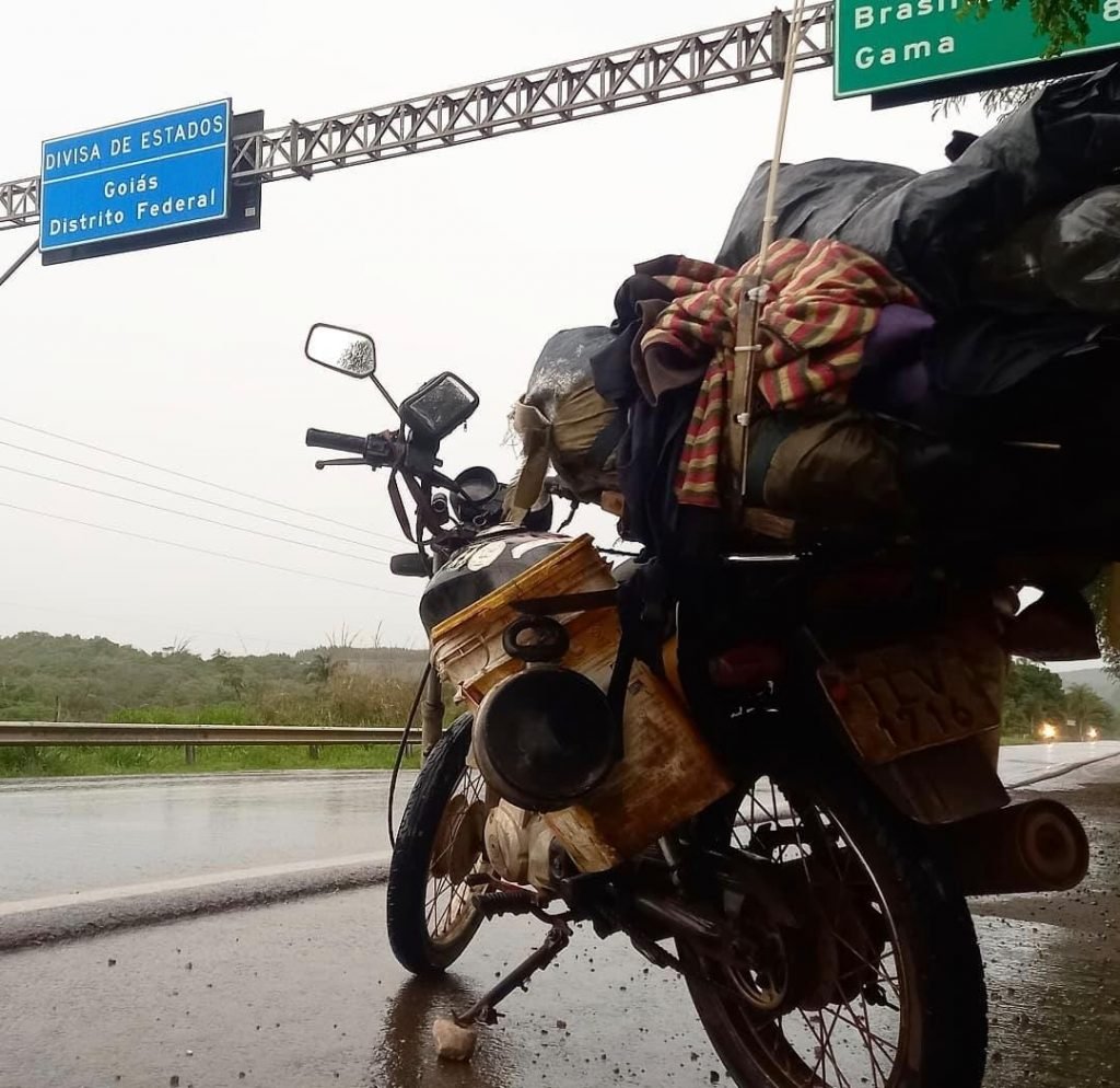 Moto atingiu outro veículo durante ultrapassagem