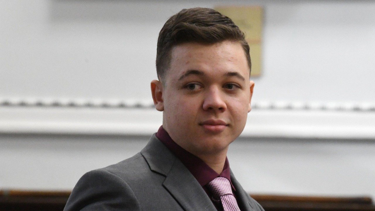 júri absolve jovem que matou duas pessoas em ato antirracista