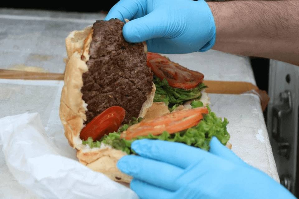 Carne de cavalo pode ter sido vendida como hambúrguer para pit dogs