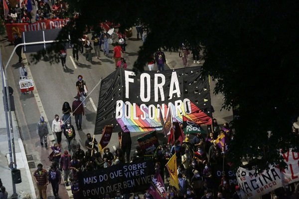 Manifestantes realizam ato por luta antirracista e contra Bolsonaro