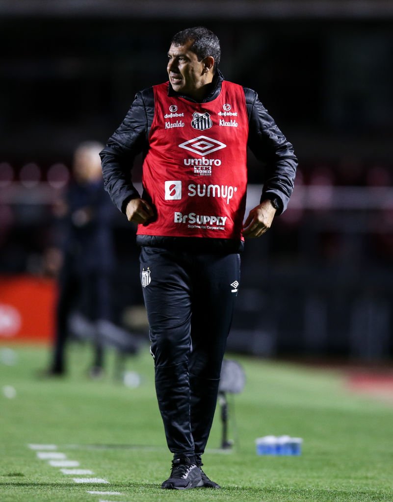 O treinador chegou ao Peixe com a missão de livrá-lo de uma rebaixamento inédito na história do clube