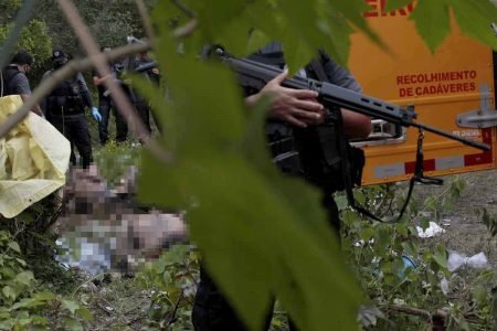 Moradores encontram 9 corpos após confrontos no Complexo do Salgueiro, em São Gonçalo