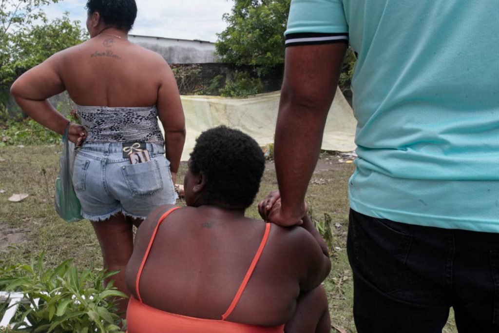 Moradores encontram 9 corpos após confrontos no Complexo do Salgueiro, em São Gonçalo