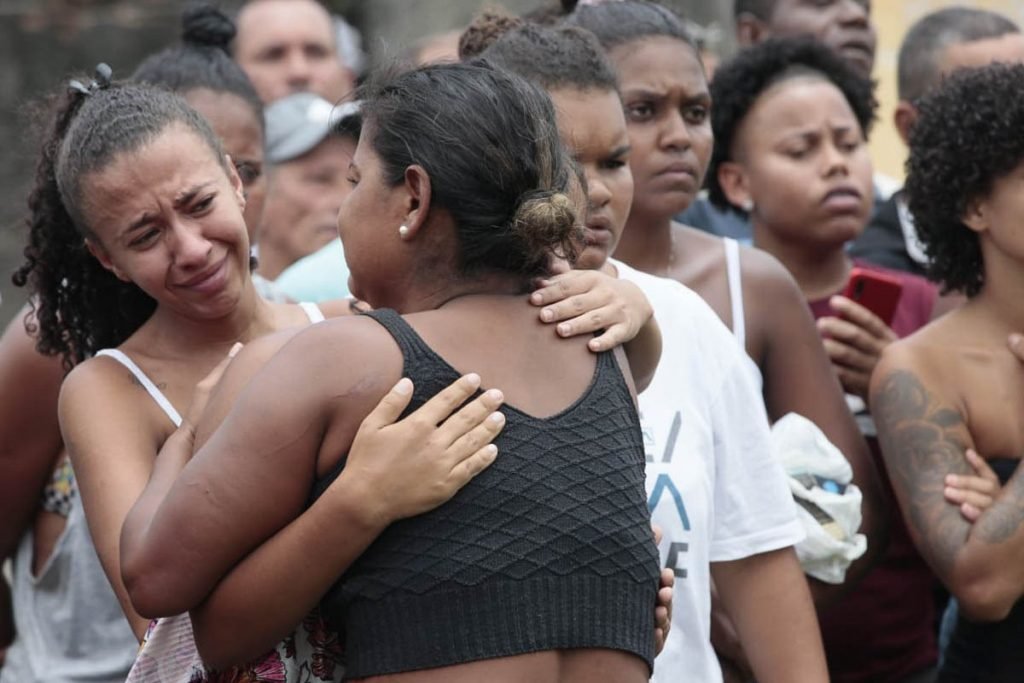 Moradores encontram 8 corpos após confrontos em favela de São Gonçalo com o BOPE