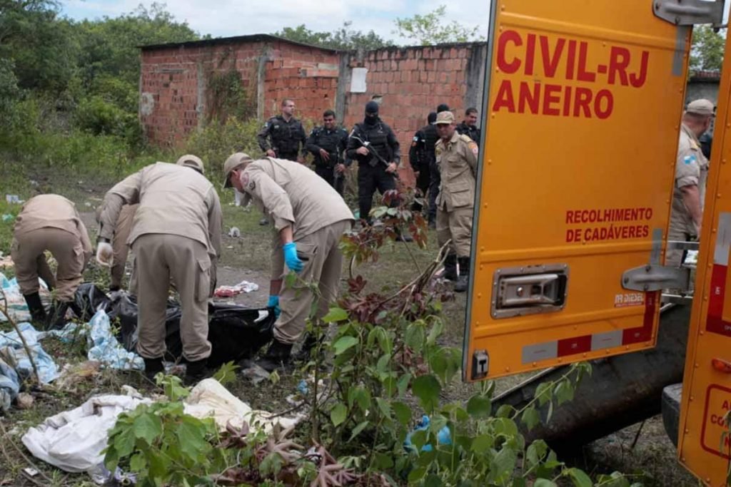 Moradores encontram 8 corpos após confrontos em favela de São Gonçalo com o BOPE