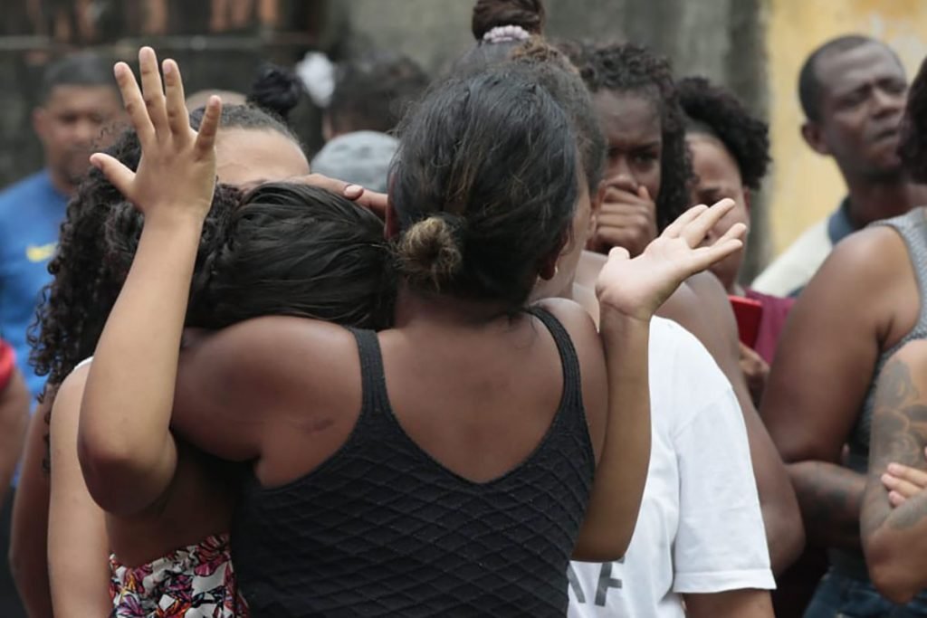Moradores encontram 8 corpos após confrontos em favela de São Gonçalo com o BOPE