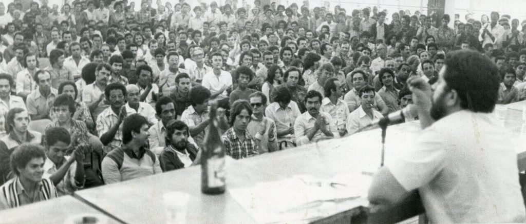 Lula discursa para apoiadores