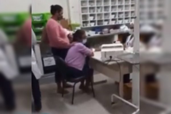 Enfermeiras debocham de paciente que tentou suicídio Veja vídeo