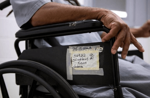 Kevin Strickland é inocentado após mais de 40 anos de prisão