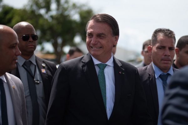 Bolsonaro recebe medalha na Câmara