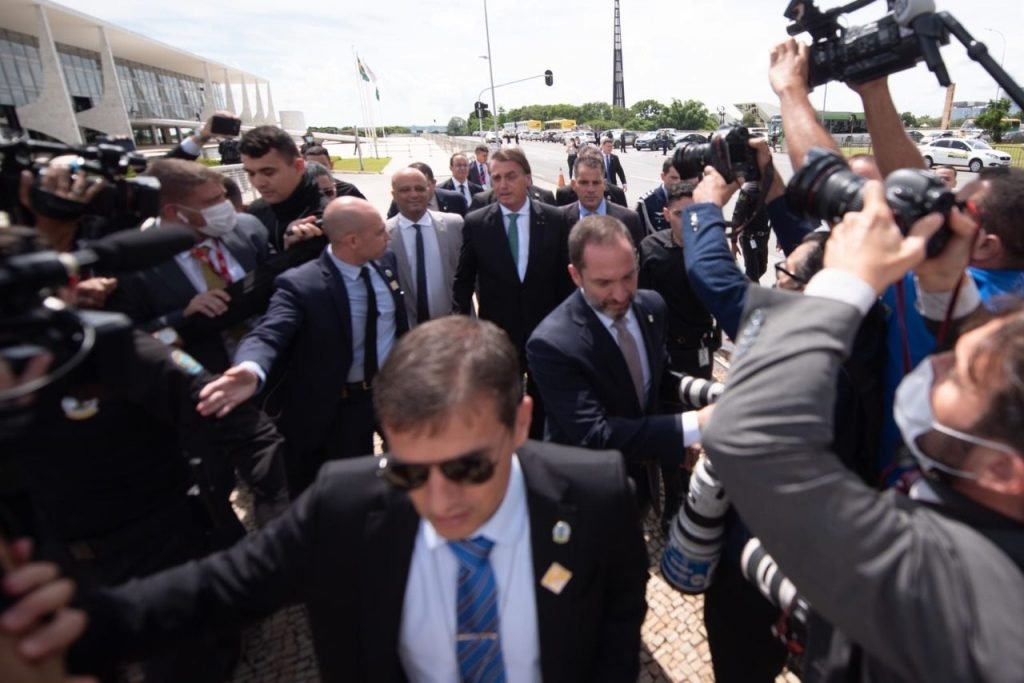 Bolsonaro recebe medalha na Câmara