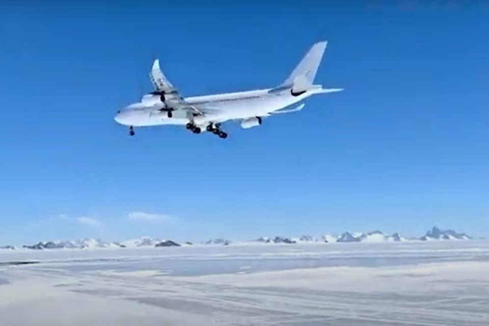 Airbus A340 pousa na Antártica pela primeira vez. Veja vídeo