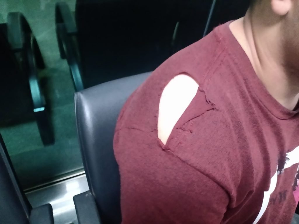 Camisa rasgada