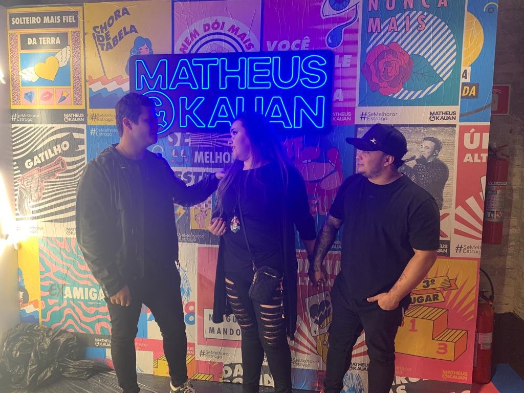 Matheus e Kauan interagem com fãs em ensaio da gravação do novo DVD