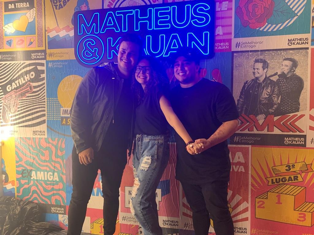 Matheus e Kauan interagem com fãs em ensaio da gravação do novo DVD