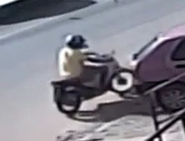 homem em moto
