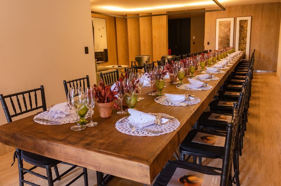 Mesa com pratos