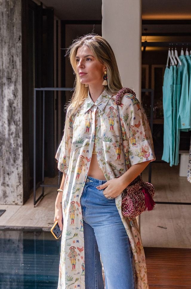 Mulher posando para a foto