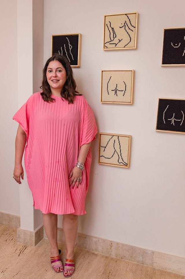 Mulher posando para a foto