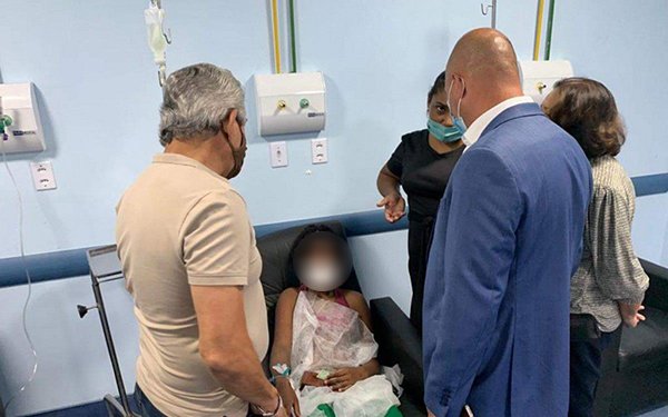 Criança baleada em van escolar em Meriti, na Baixada Fluminense