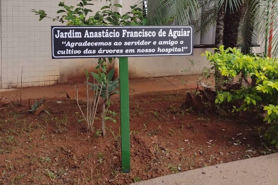 Placa de homenagem