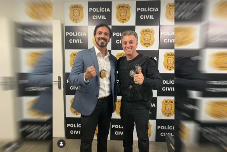 luciano huck com policiais