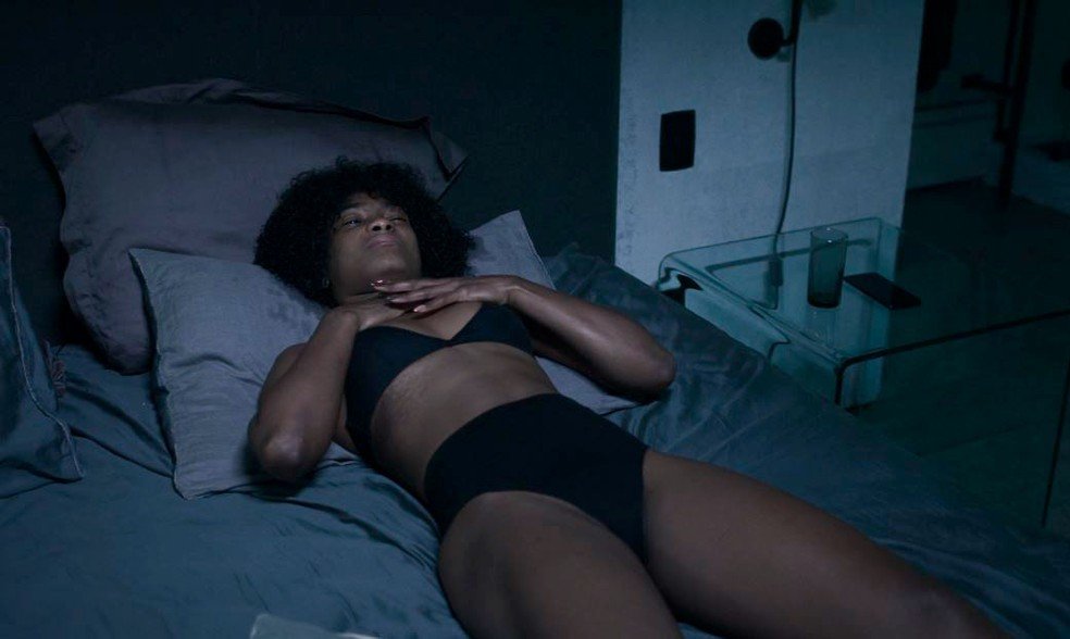 Laila (Erika Januza) em Verdades Secretas 2