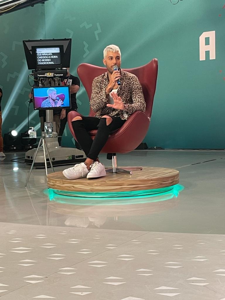 Gui Araujo em gravação do Hora do Faro