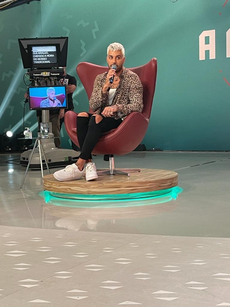 Gui Araujo em gravação do Hora do Faro