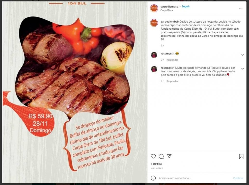 Na imagem temos uma arte falando sobre o bufê da casa e ao lado a legenda de uma rede social