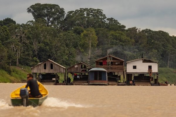 garimpeiros no rio madeira no amazonas