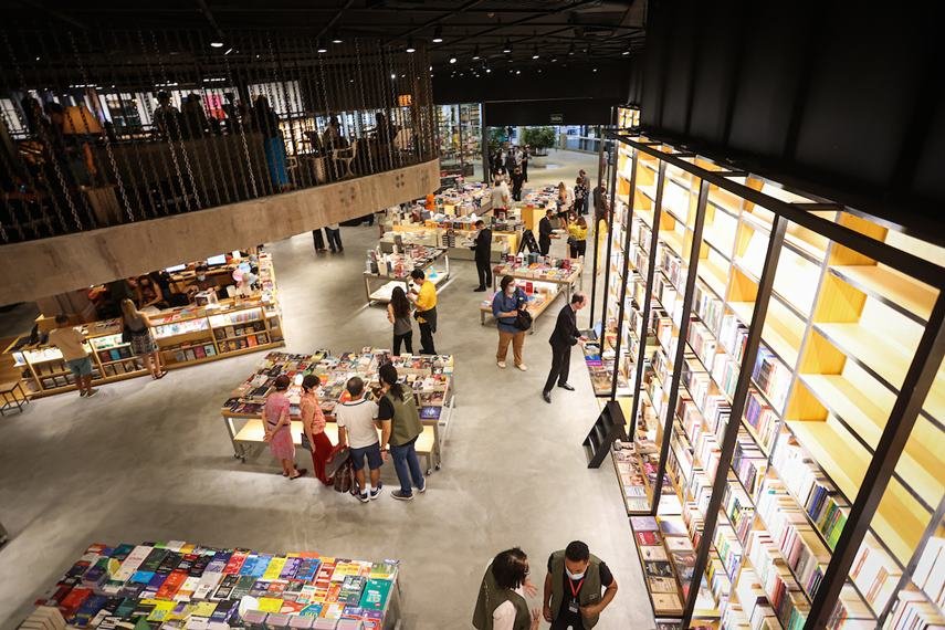 Rui Campos e Roberto Guedes inauguram Livraria Travessa em Brasília ...