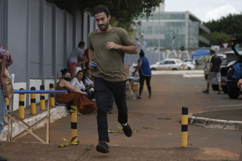 Chegada dos candidatos do segundo e último dia do Enem (Exame Nacional do Ensino Médio) que acontece neste domingo 28 em Brasília