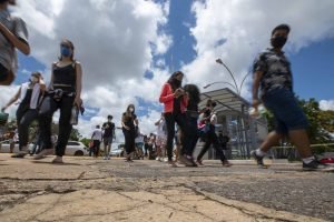 Chegada dos candidatos do segundo e último dia do Enem (Exame Nacional do Ensino Médio) que acontece neste domingo 28 em Brasília