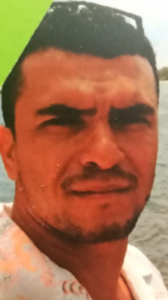 Marcos Antônio, foto em frente ao lago