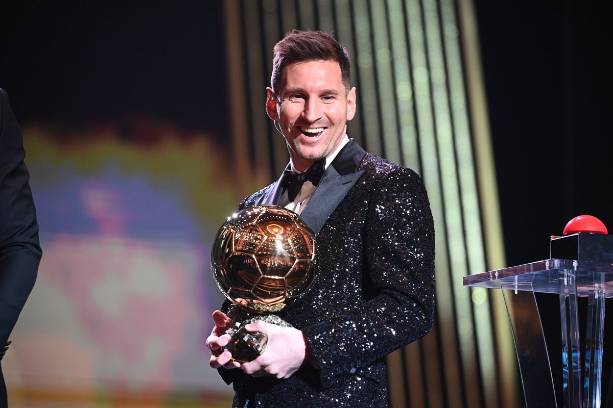 Messi vence a sexta Bola de Ouro. Ronaldo foi terceiro