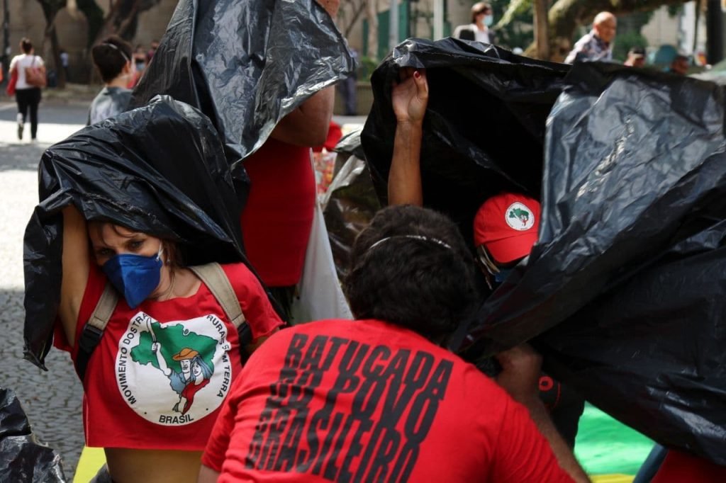 Cerca de 450 famílias moram no acampamento
