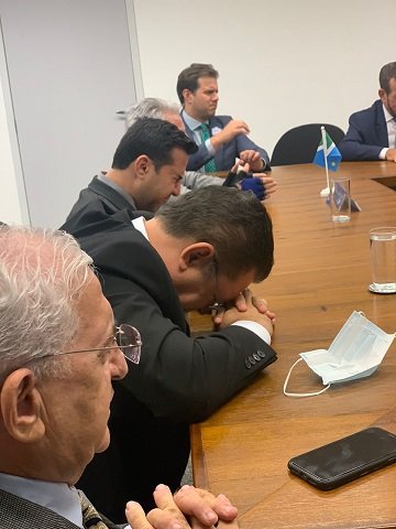 Líder evangélicos oram pela aprovação de André Mendonça