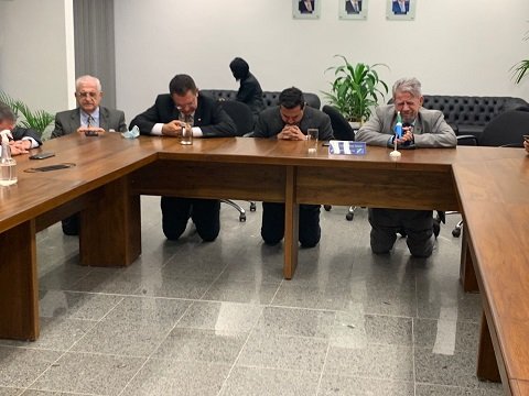 Líder evangélicos oram pela aprovação de André Mendonça