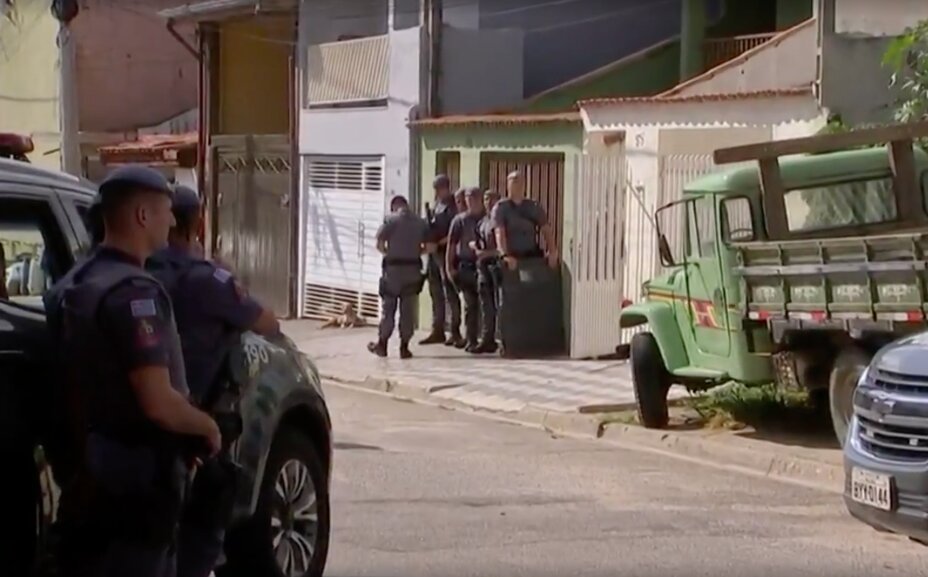A sogra morreu no local e a mulher, que teria 25 anos, foi levada para o Conjunto Hospitalar de Sorocaba (CHS), mas não sobreviveu aos ferimentos