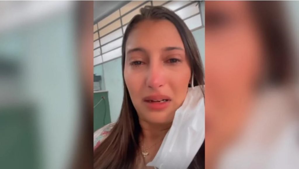 Influencer é acusado de pedofilia após ser flagrado beijando