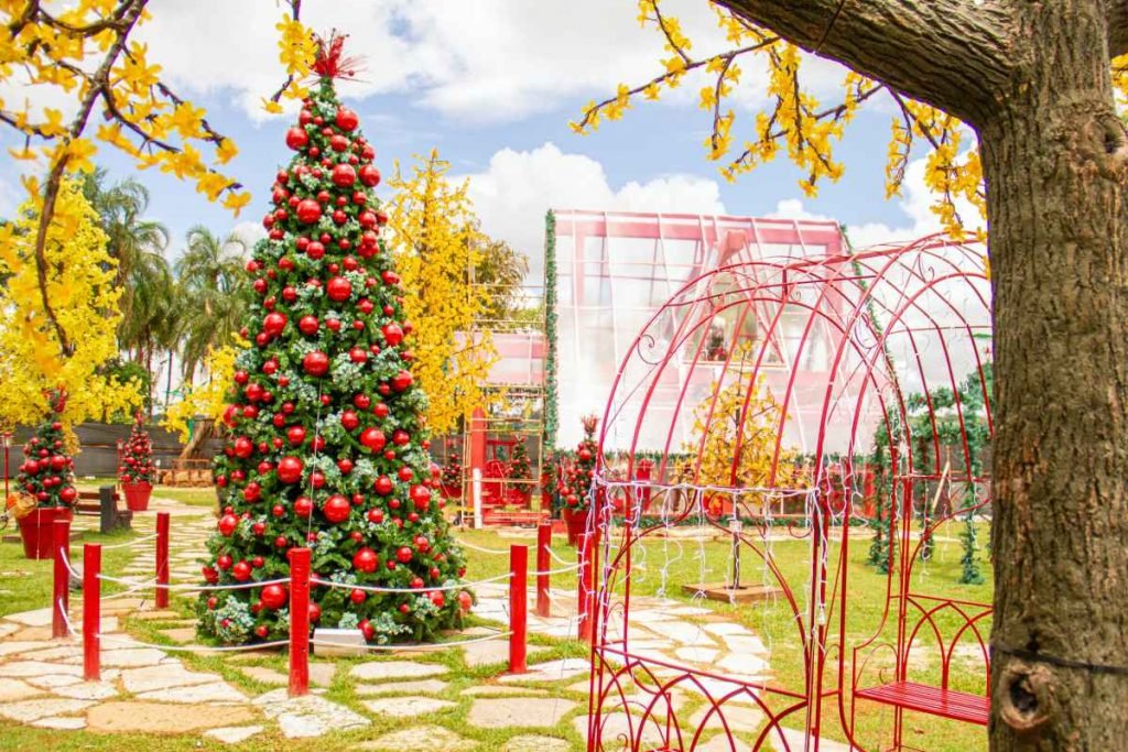 Decoração Cenário Vila Natalina Árvore Com Presentes Led