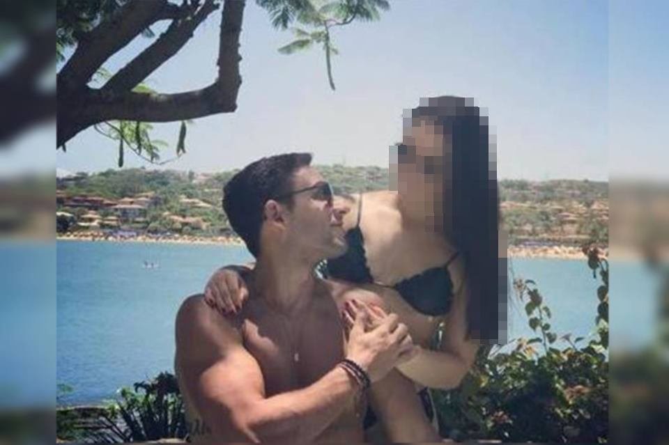 Casal abraçado