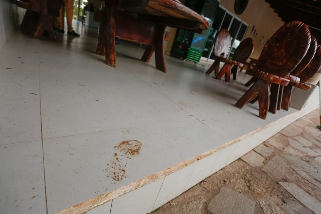 Pegadas em chácara na região onde Novo Lázaro é procurado