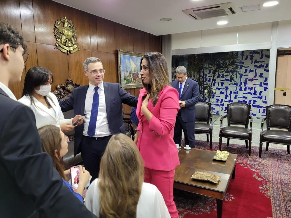 Flávia Arruda e André Mendonça, depois que o Senado aprovou o ex-ministro para o STF