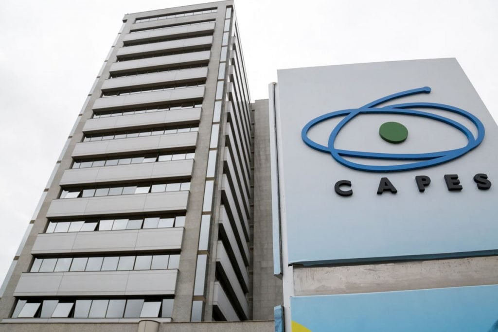 Coordenação de Aperfeiçoamento de Pessoal de Nível Superior - CAPES3