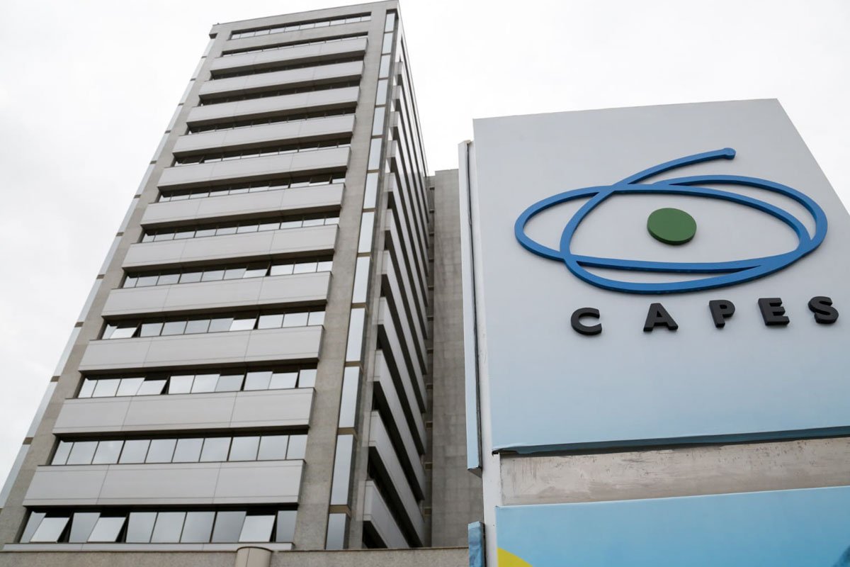 Justiça determina retomada de avaliação e Capes nega descaso